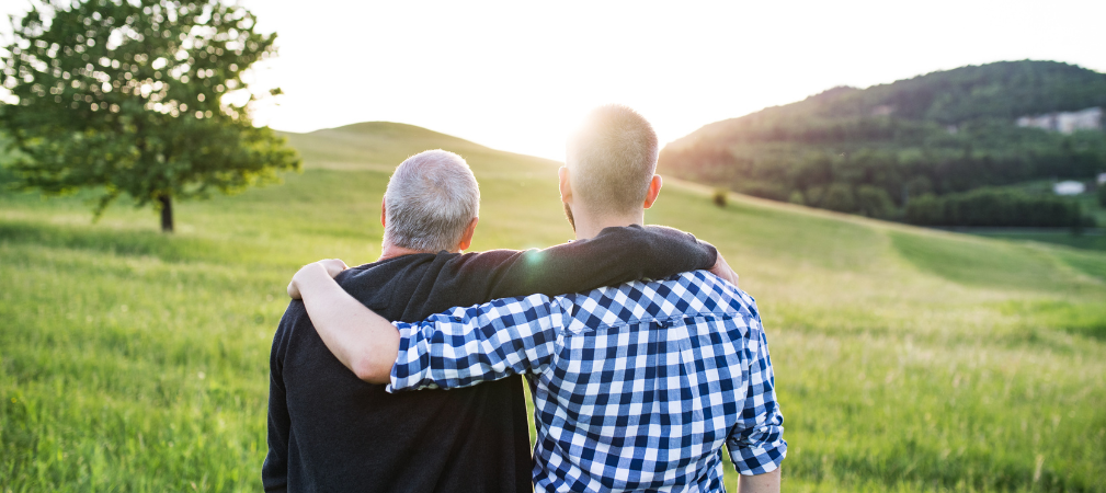 Día del Padre en Sendero Parque, Padre e hijo abrazándose